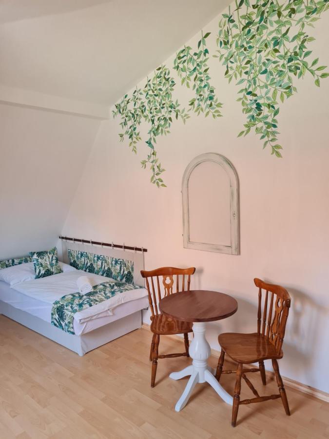 Tulipanvendeghaz Hotel Keszthely Eksteriør billede