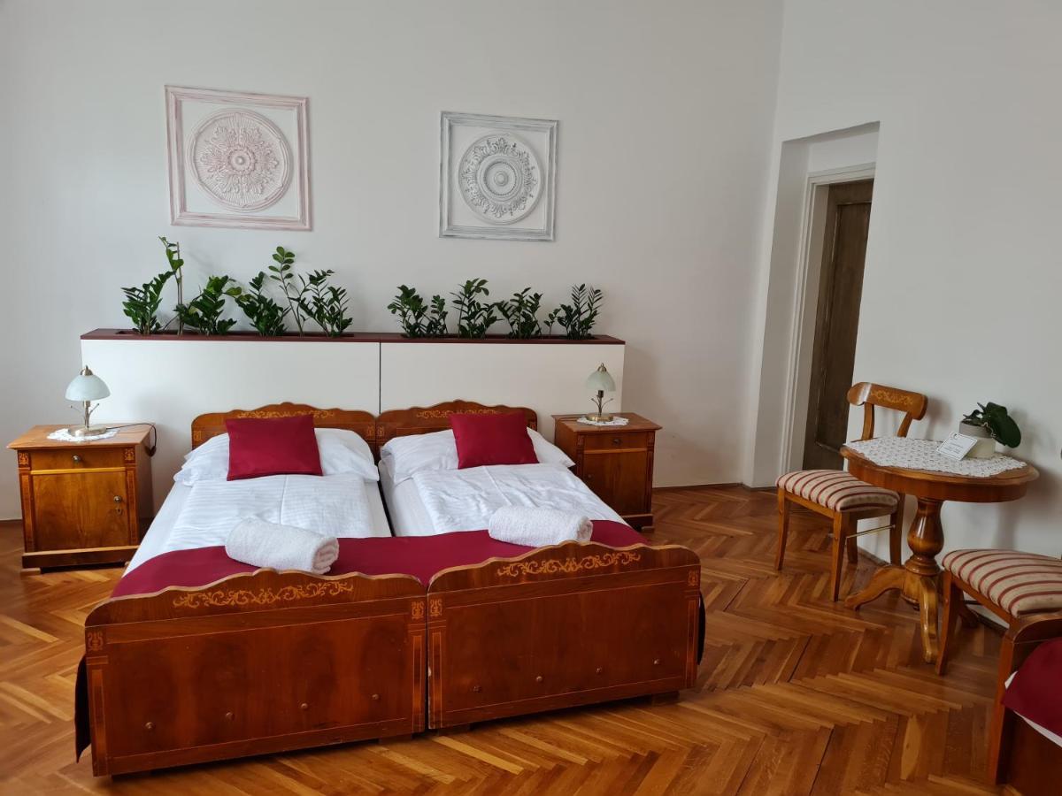 Tulipanvendeghaz Hotel Keszthely Eksteriør billede