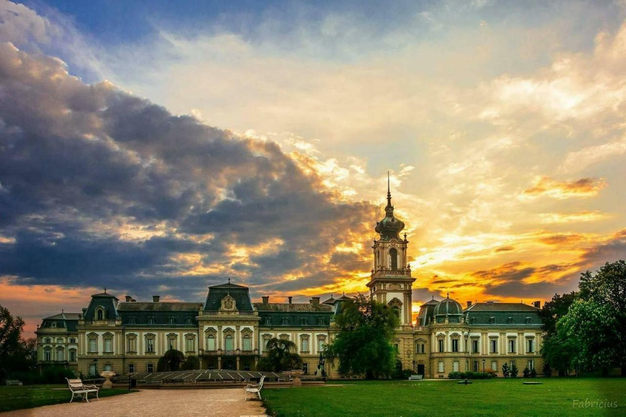 Tulipanvendeghaz Hotel Keszthely Eksteriør billede