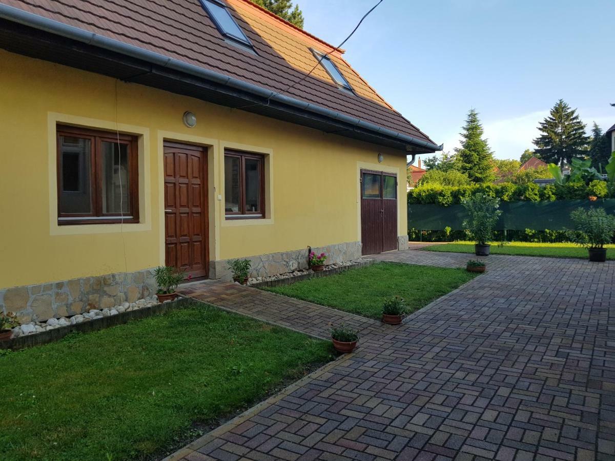 Tulipanvendeghaz Hotel Keszthely Eksteriør billede