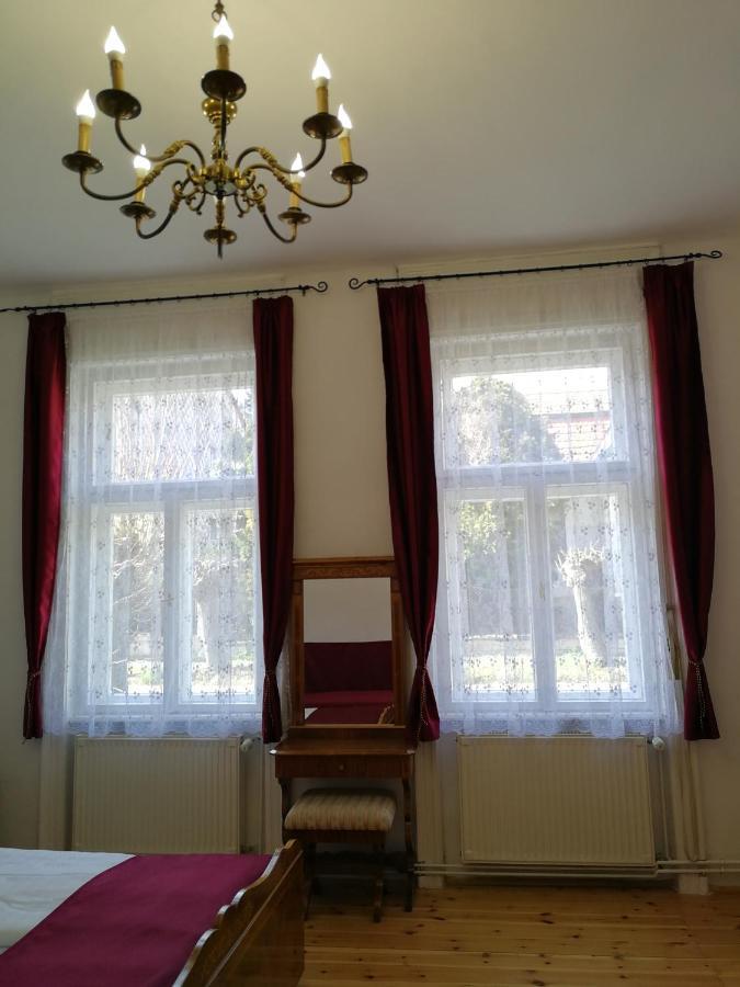 Tulipanvendeghaz Hotel Keszthely Eksteriør billede
