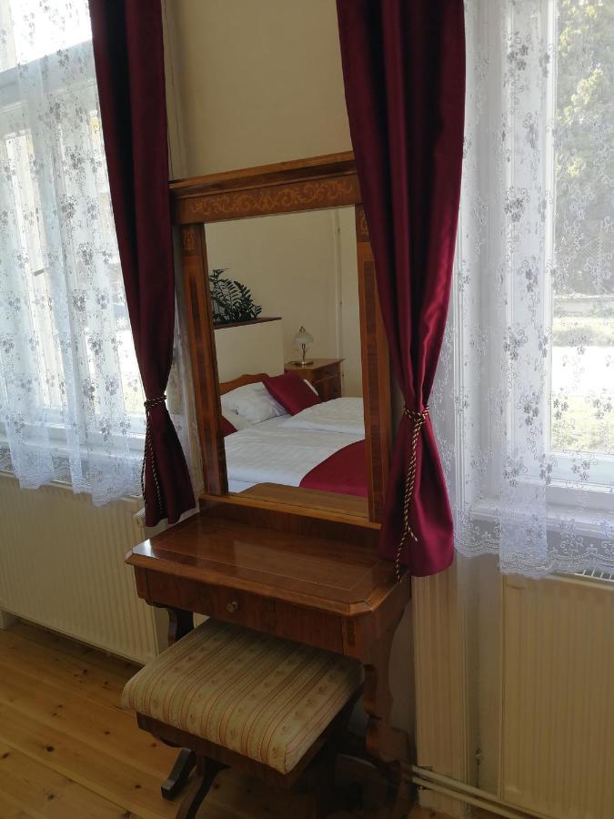 Tulipanvendeghaz Hotel Keszthely Eksteriør billede