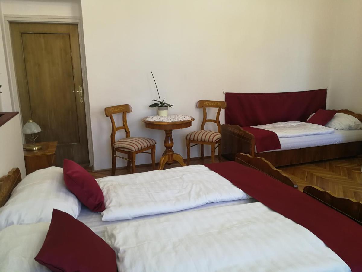 Tulipanvendeghaz Hotel Keszthely Eksteriør billede