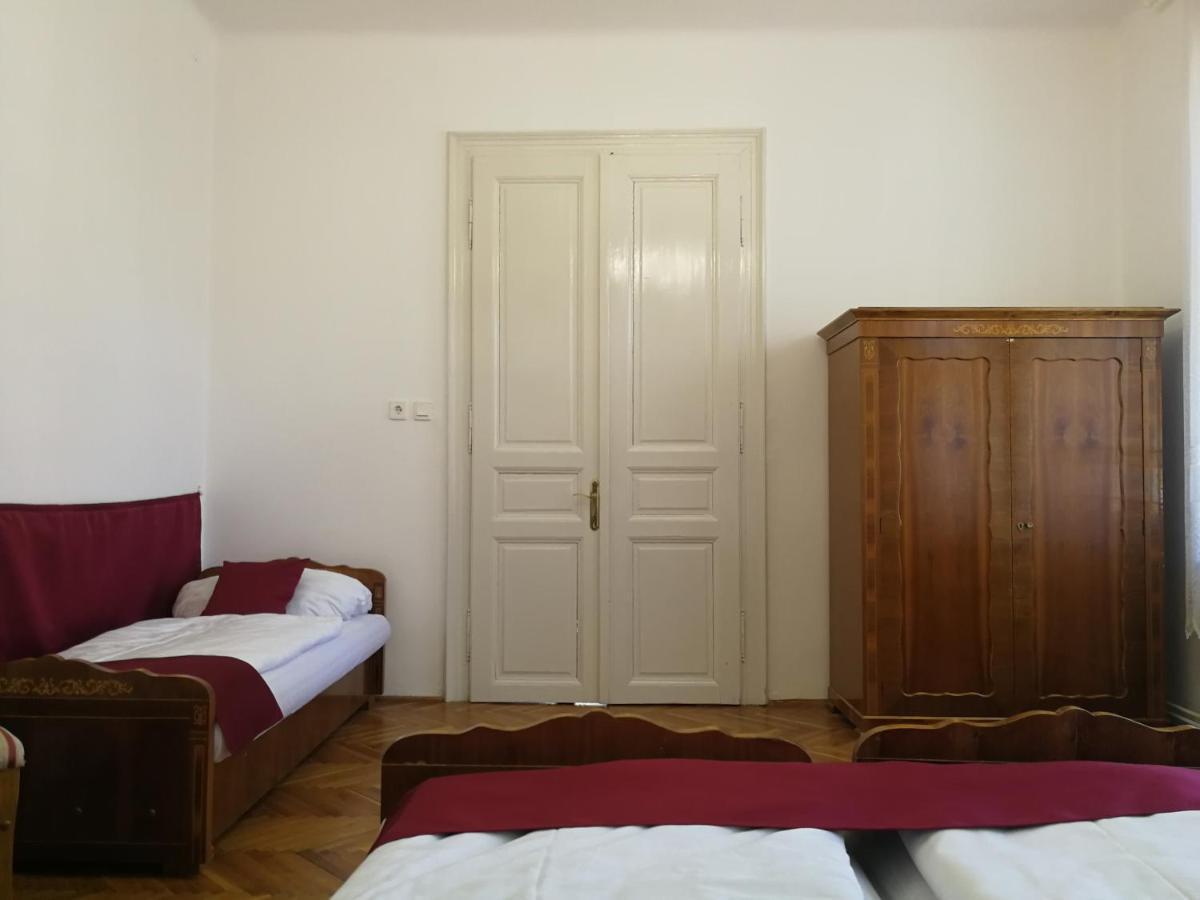 Tulipanvendeghaz Hotel Keszthely Eksteriør billede